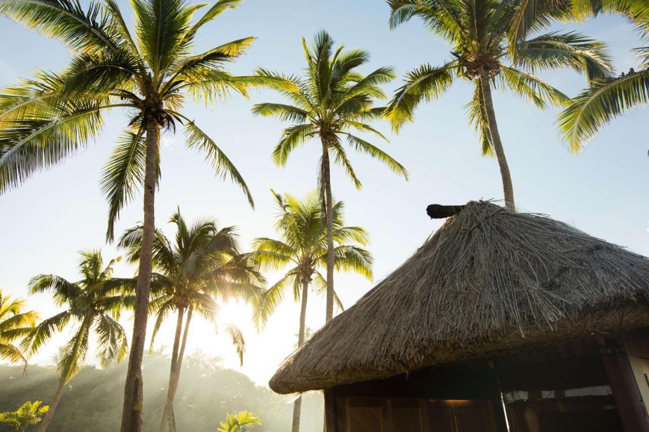 Outrigger Fiji Beach Resort Korotogo Exterior foto A hut in the village of Avatele