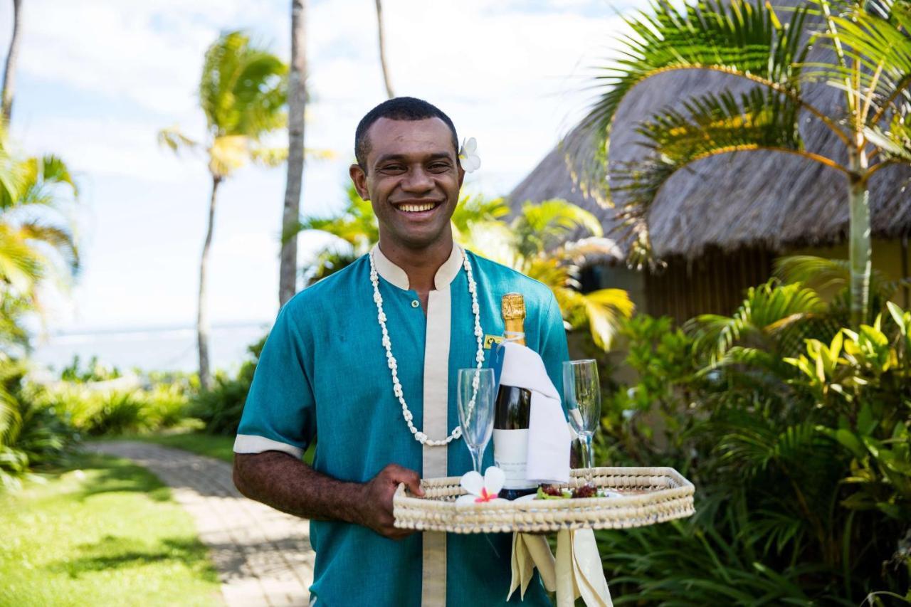 Outrigger Fiji Beach Resort Korotogo Exterior foto A hotel butler in the Maldives