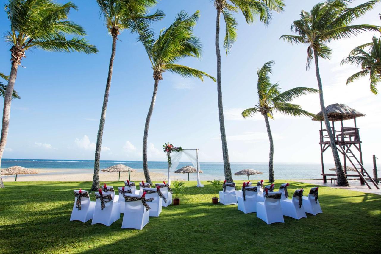 Outrigger Fiji Beach Resort Korotogo Exterior foto The beach at the Sheraton Resort