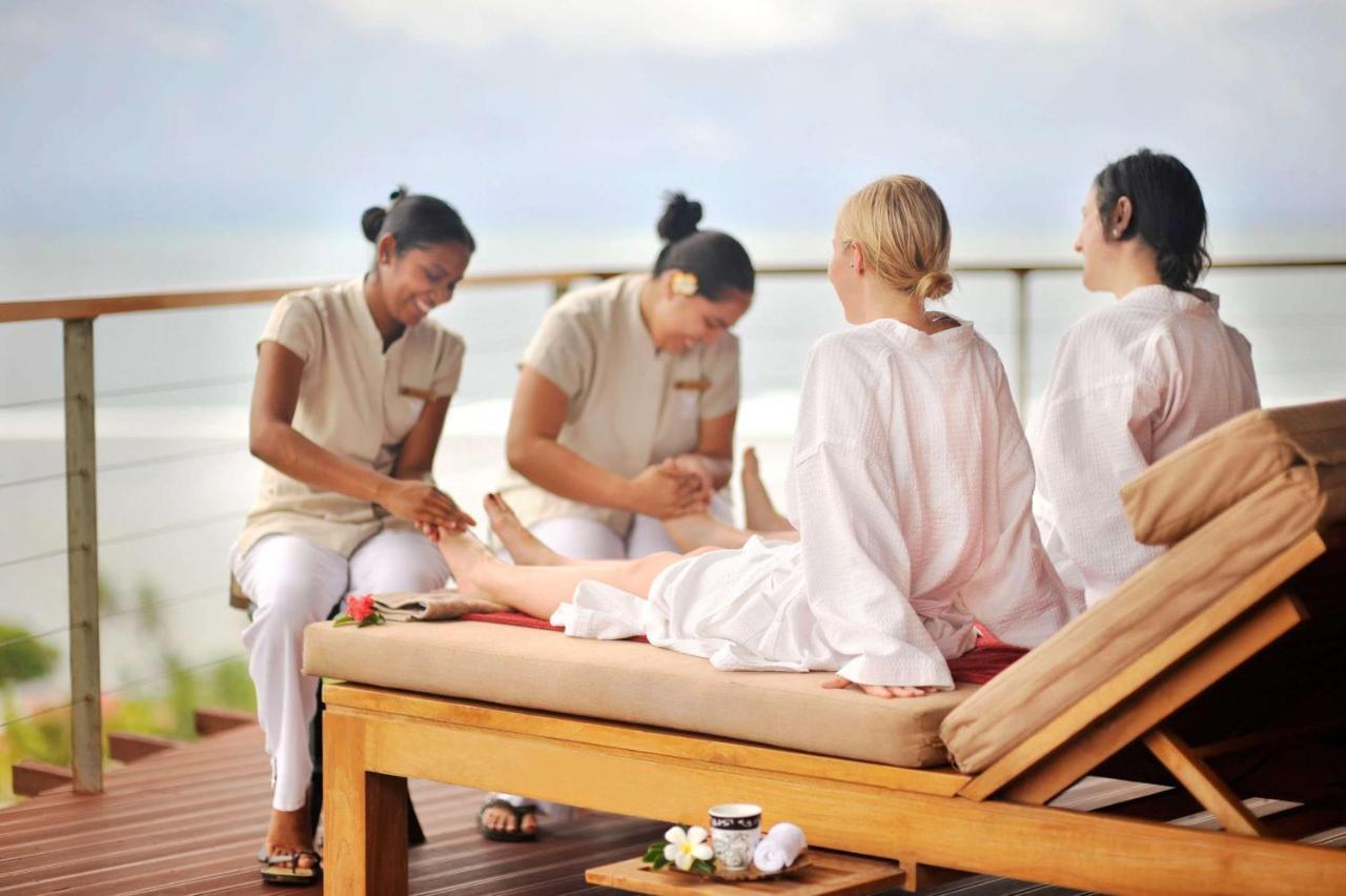 Outrigger Fiji Beach Resort Korotogo Exterior foto Spa treatment