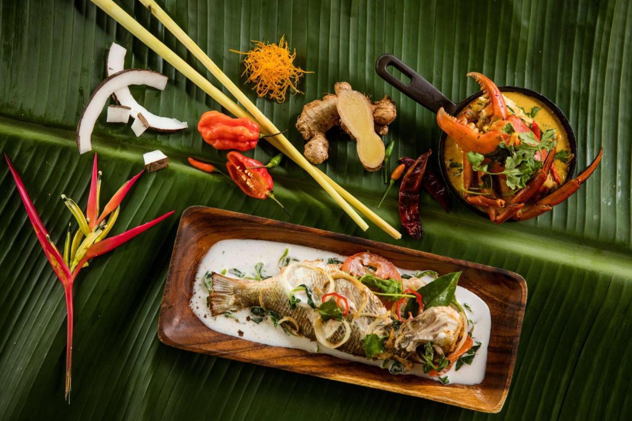 Outrigger Fiji Beach Resort Korotogo Exterior foto Thai food