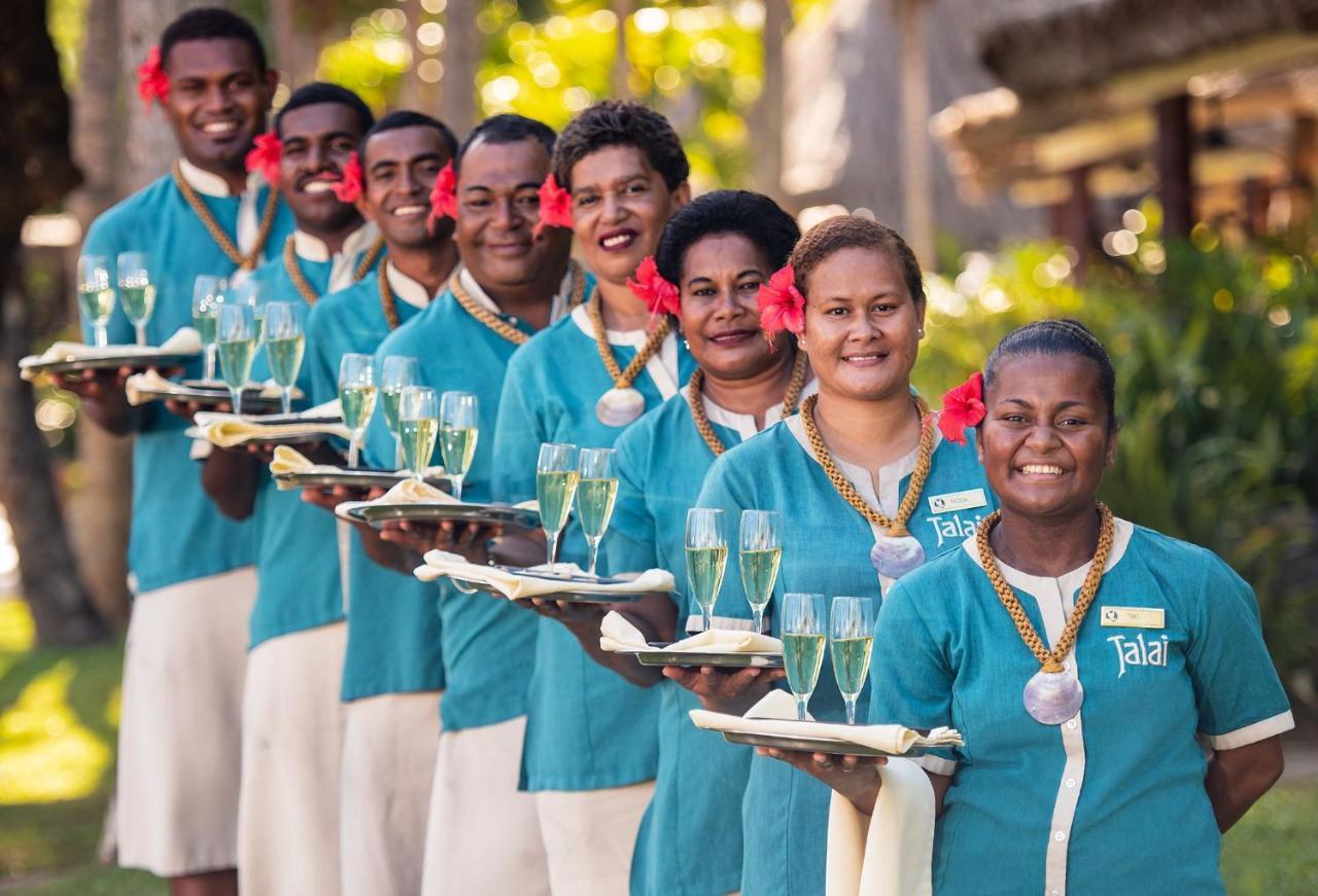 Outrigger Fiji Beach Resort Korotogo Exterior foto Staff at the resort